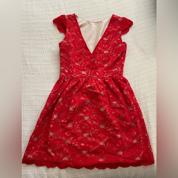 Red Lace Dress - Junior’s Size Small - Used But Like New - Forever 21 brand - Picture 4 of 7